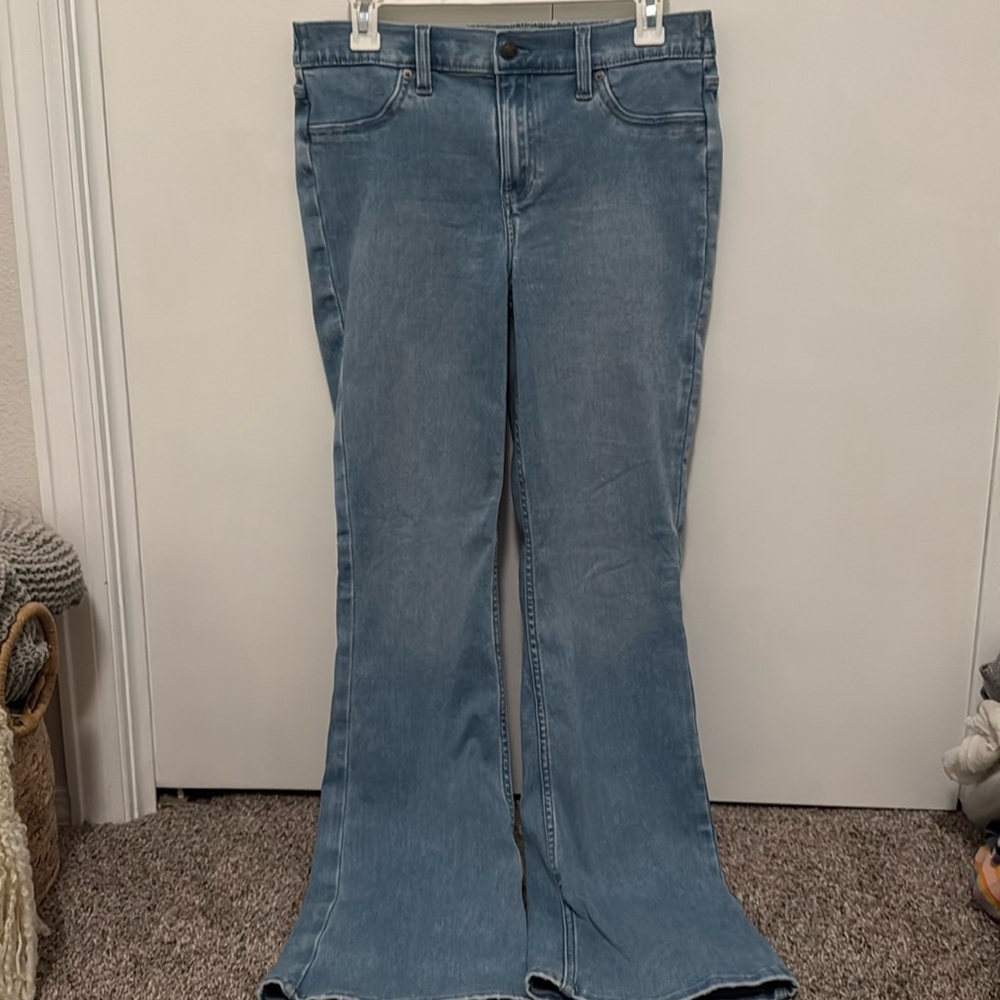 Aerie Stretchy Baby Flair Jeans in a Light Wash, Size Medium Regular